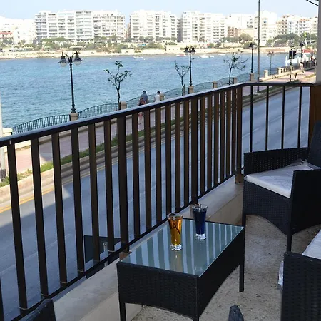 Le Malte House St. Julians בית הארחה