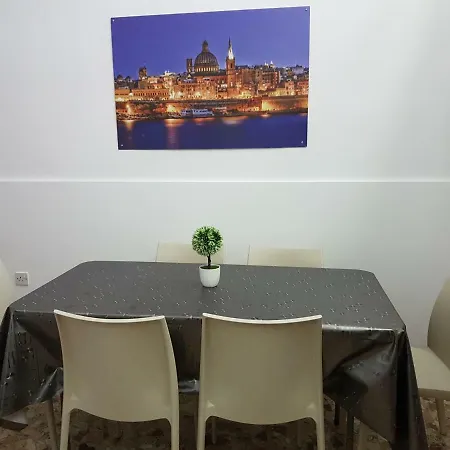 Le Malte House St. Julians בית הארחה
